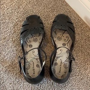Black leather Bear Trap sandals size 9.5